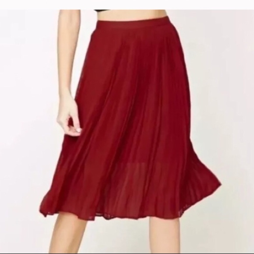 Forever 21 red pleated skirt